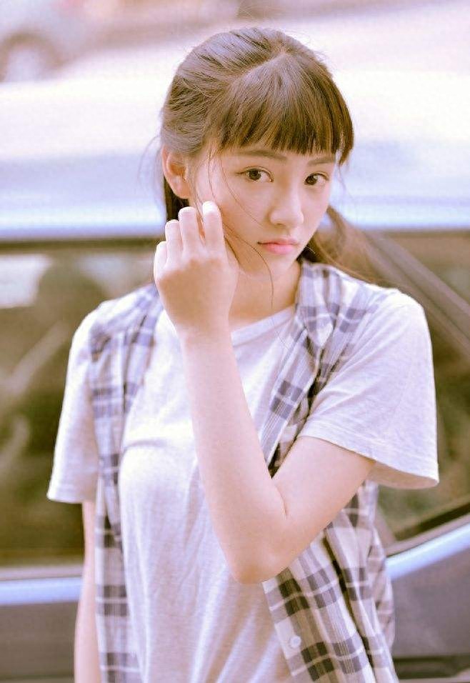 黄灿灿：曾被评为“武大校花”而走红网络