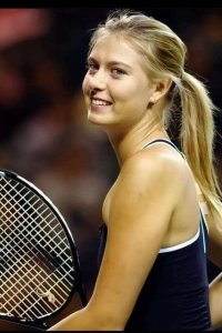 ​网球女神莎拉波娃堪比超模，穿泳衣戏水身材超辣，腰臀比例吸睛