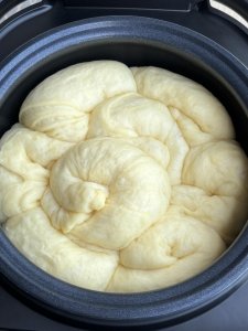 ​一不小心用电饭煲做出了全世界最好吃的蒸面包！