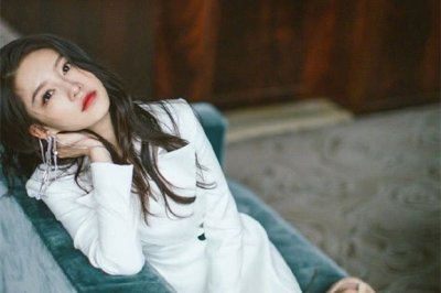 ​李现身高185，肖战身高183，当他俩和166的李沁，差距一目了然