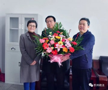 ​刘婷芳走访慰问市委联系的优秀专家