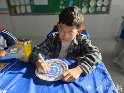 ​襄阳东津：创意盘子画 巧手绘童心