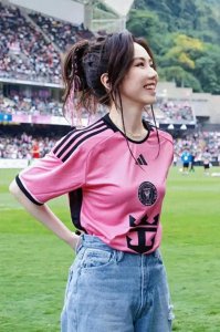 ​“铁肺天后”邓紫棋：用实力打破质疑，书写华语乐坛神话