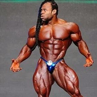 平民窟走出来的健美巨星，艺术造型大师，13年的他充满美感