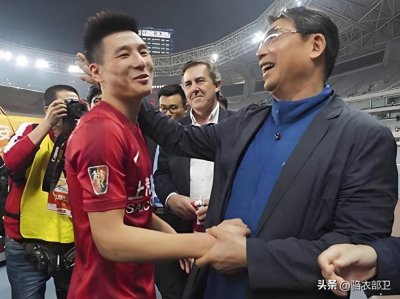 ​徐根宝点赞武磊：不抽烟、不喝酒、没纹身，事业顺利不是没道理的