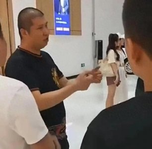 ​快手二驴jlv平行进口车开业打造海底捞服务 高迪买宾利补贴70万