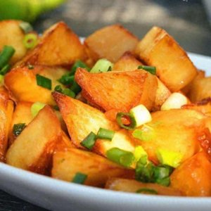 ​家常炒木薯，简单的做法，直接当饭吃，小朋友一人一碗