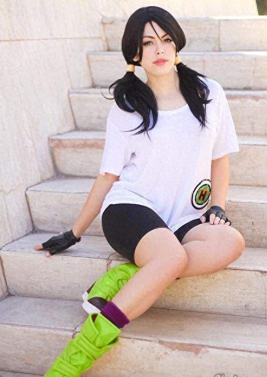 比迪丽：在一群只知道力量与战斗的人群中的鲜花