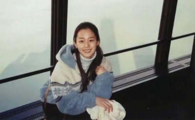 ​金泰熙年轻图片(不愧是韩国第一美女的整容模板)