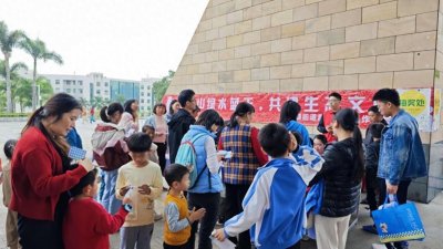 ​平湖街道凤凰社区读书月一起悦读吧活动开展