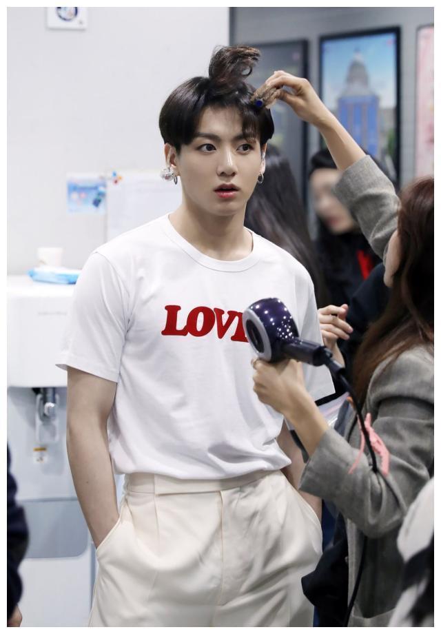 防弹少年团柾国涉交通事故,警方将立案调查,经纪公司发声明道歉