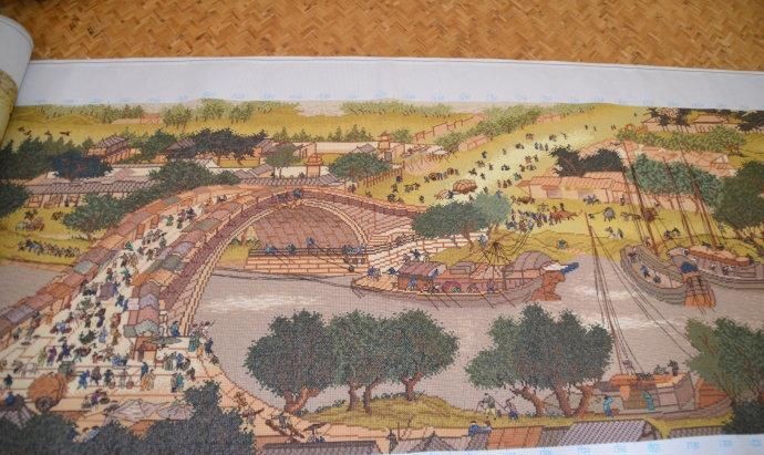 一般认为北宋风俗画《清明上河图》描绘的是什么季节的景象