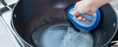 ​不锈钢锅子上的标签怎么去除[如何去除锅上的标签小妙招]