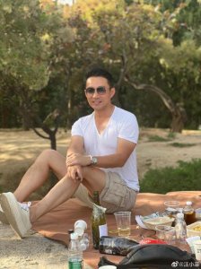 ​汪小菲张颖颖同游法喜寺被拍 一起吃斋饭