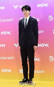 ​韩团Golden Child成员崔普闵被高尔夫球杆击中面部骨折