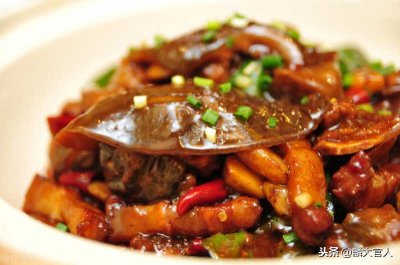 ​甲鱼怎样宰杀(具体怎么做才好吃？牢记“这3招”，甲鱼香浓又下饭)