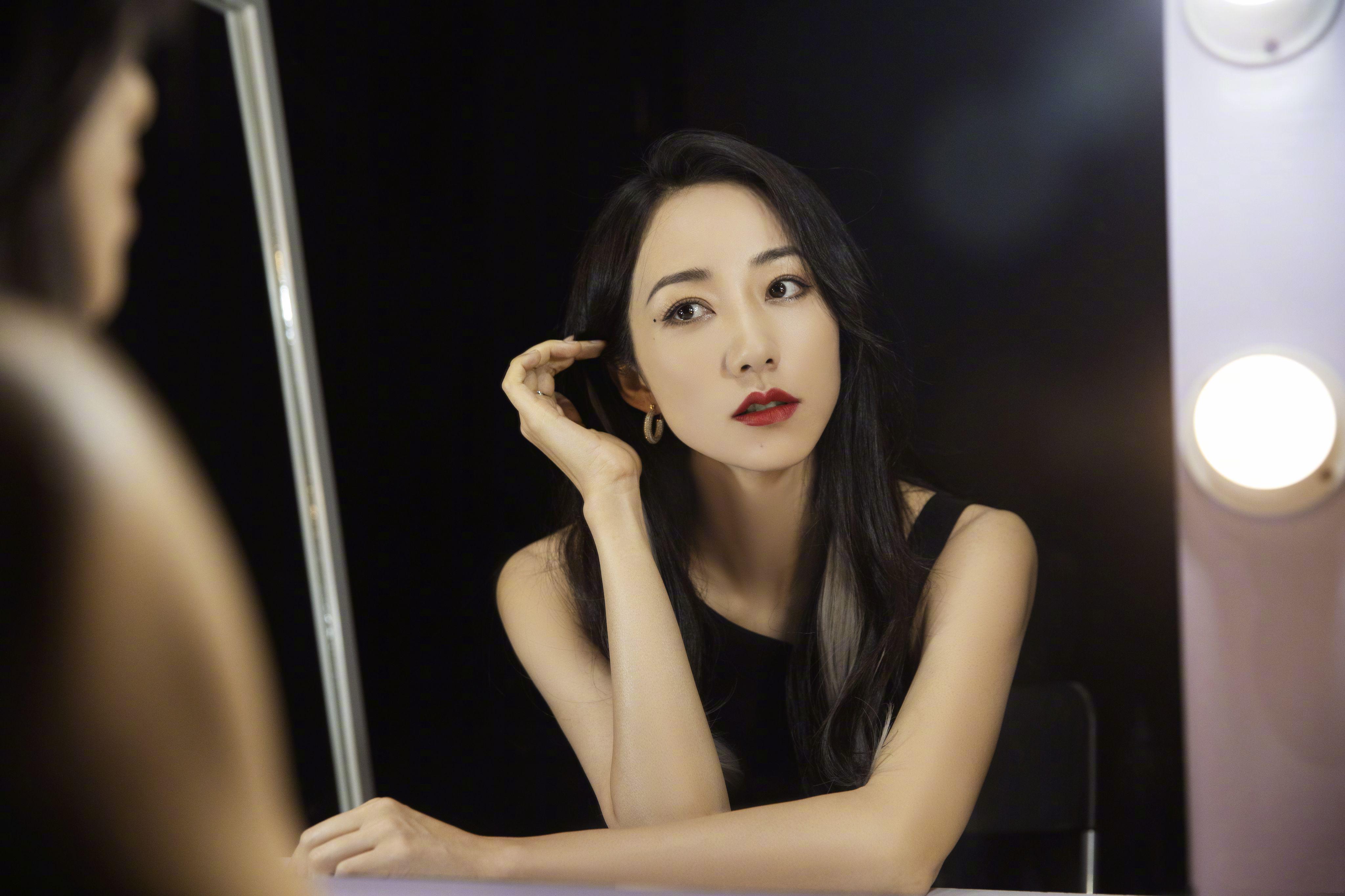 8岁韩雪近况曝光，手上金色腕表价值千万，私下还爱收集奢侈珠宝