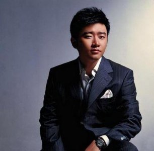 ​芮成钢：从央视新贵到六年监禁的背后故事