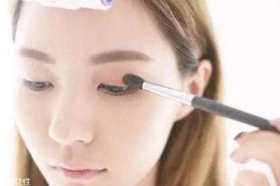 ​单眼皮如何花眼影呢 内双如何画眼影