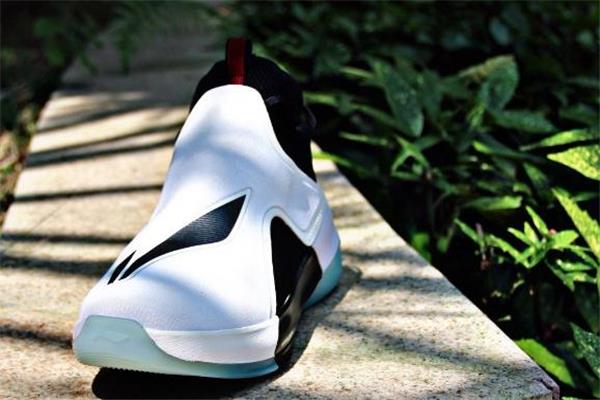 李宁驭帅12适合后卫吗 建议配精英袜