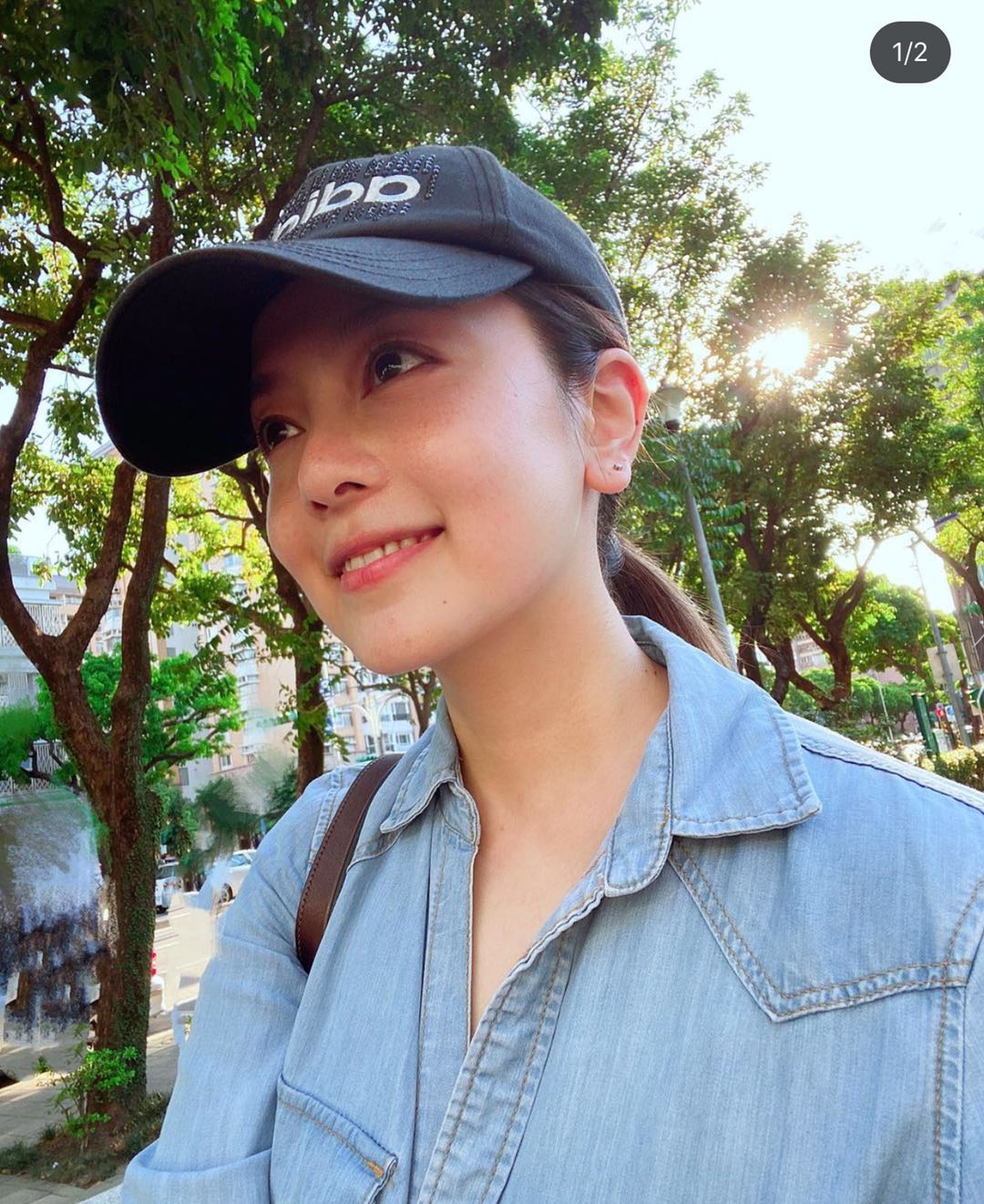 周渝民老婆喻虹渊33岁生日，4岁女儿罕见出镜，扎马尾辫超可爱