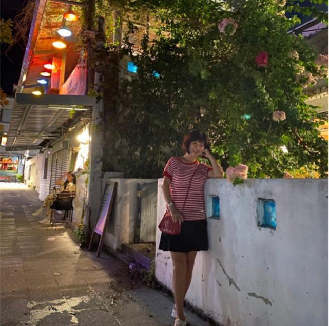 Selina晒全家福为爸爸庆生，70岁任爸肌肉抢镜看着好年轻