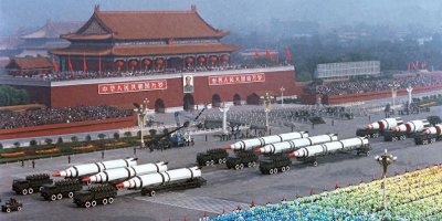 ​84年阅兵为何封神？杀气腾腾的三步劈枪，至今仍无法超越！