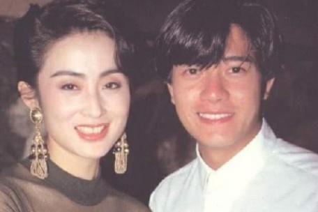 方媛首晒郭富城合照，两人好有夫妻相，郭富城涂指甲油实力抢镜！