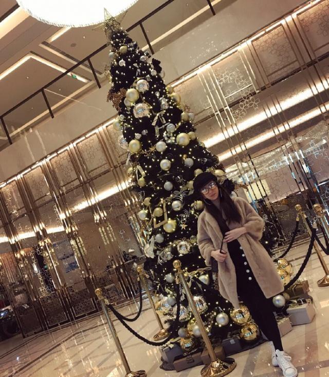 方媛首晒郭富城合照，两人好有夫妻相，郭富城涂指甲油实力抢镜！