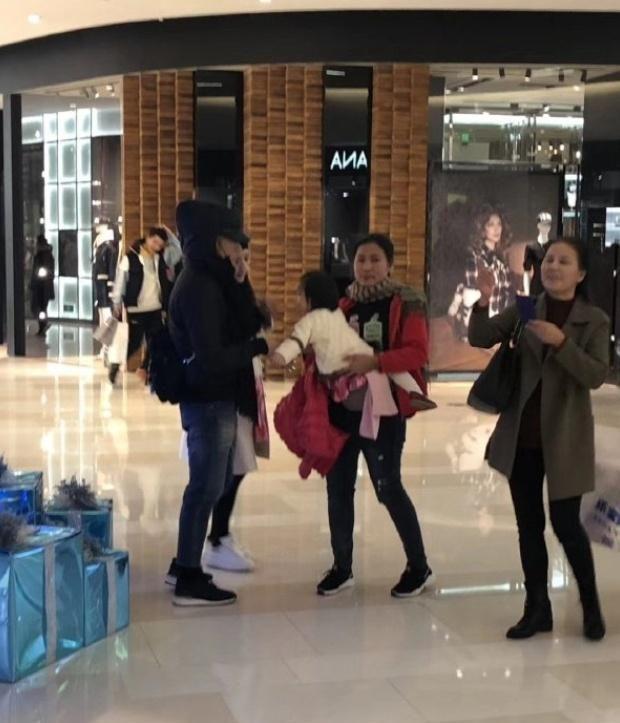 方媛首晒郭富城合照，两人好有夫妻相，郭富城涂指甲油实力抢镜！