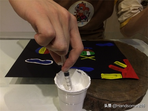 儿童创意美术：沥粉画-跟着线走