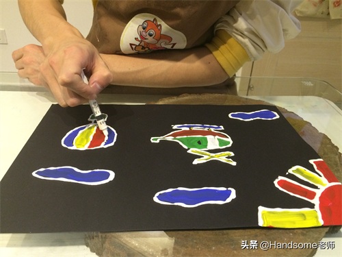 儿童创意美术：沥粉画-跟着线走