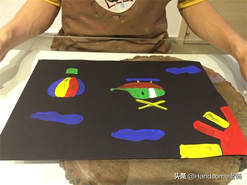 儿童创意美术：沥粉画-跟着线走