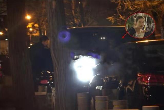 冯清开豪车酒吧夜会小鲜肉，网友喊话王宝强：小心帽子又飞头上