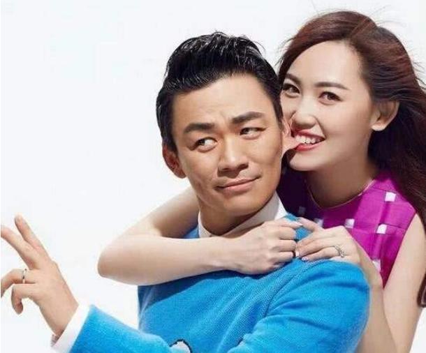 冯清开豪车酒吧夜会小鲜肉，网友喊话王宝强：小心帽子又飞头上