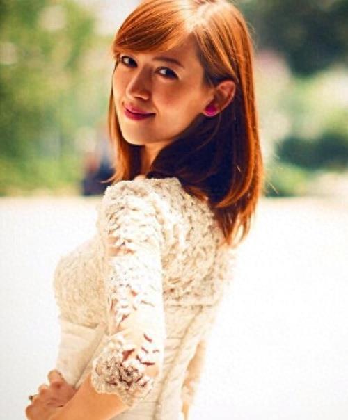 央视主持人小尼的老婆，不仅长得漂亮，学历还高，真羡慕