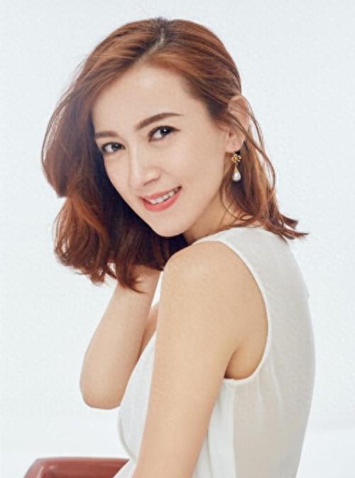 央视主持人小尼的老婆，不仅长得漂亮，学历还高，真羡慕