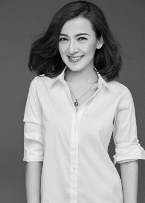 央视主持人小尼的老婆，不仅长得漂亮，学历还高，真羡慕