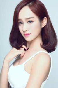 ​揭秘陆妍淇走红之谜：吴秀波助其一臂之力？