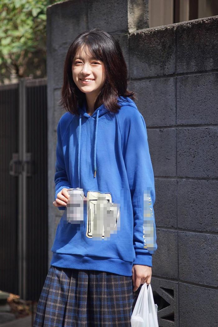 李诞女朋友甜美外表下藏着一颗酷酷的心，旗袍都遮不住左臂的纹身