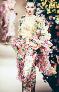 ​凯特·莫斯10次称霸t台，重温凯特·莫斯最令人难忘的走秀时刻