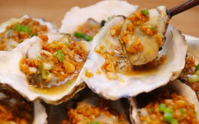 ​蒜蓉生蚝：鲜美与健康的完美结合，你知道怎么做吗？