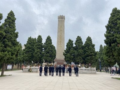 ​交警夜查摩托车为什么？