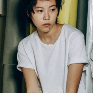 ​她是天后王菲的女儿，声音被赞媲美王菲，气质才情皆不凡