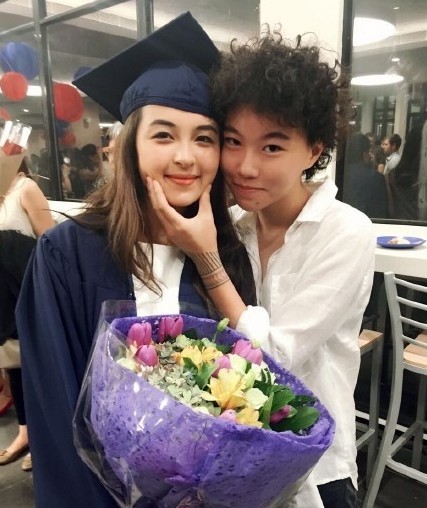 她是天后王菲的女儿，声音被赞媲美王菲，气质才情皆不凡