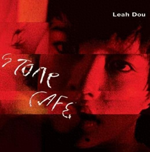 她是天后王菲的女儿，声音被赞媲美王菲，气质才情皆不凡