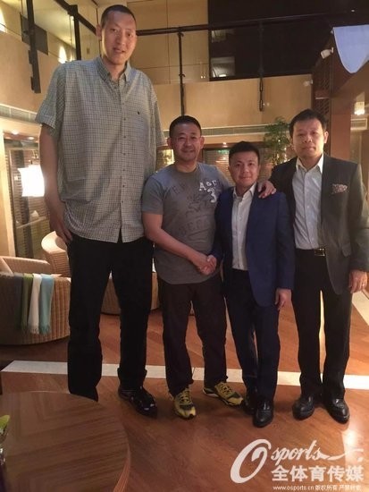 体坛第一高人在此!!!“被合影帝”篮球巨人孙明明
