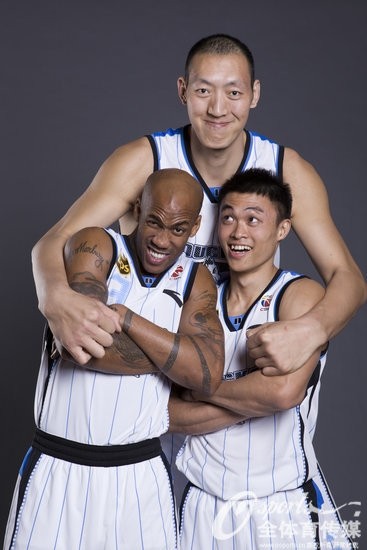 体坛第一高人在此!!!“被合影帝”篮球巨人孙明明