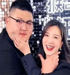 猴哥说车自曝破产婚变后回归家庭对妻子何钰欣公开家务事表达不满