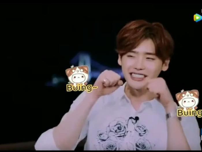 李钟硕录制《快本》,与海涛吴昕一起呈现卖萌动作,十分可爱!